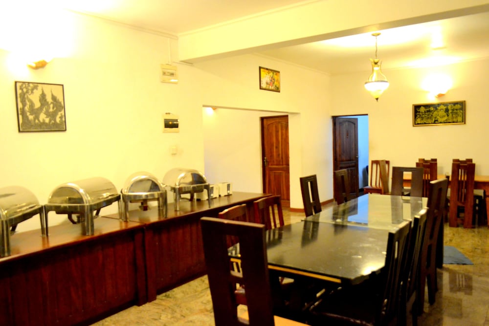Capital Regency Hotel 36/44