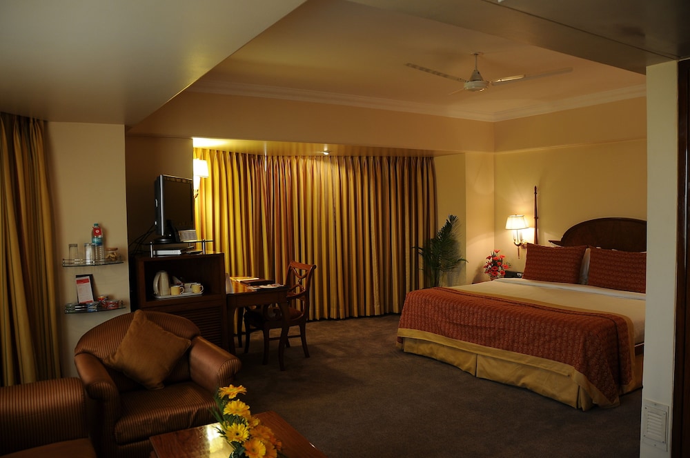 Ramada Plaza Palm Grove 11/54
