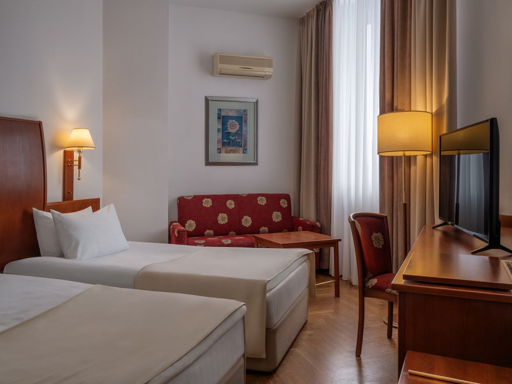 Kazakhstan Hotel 33/87