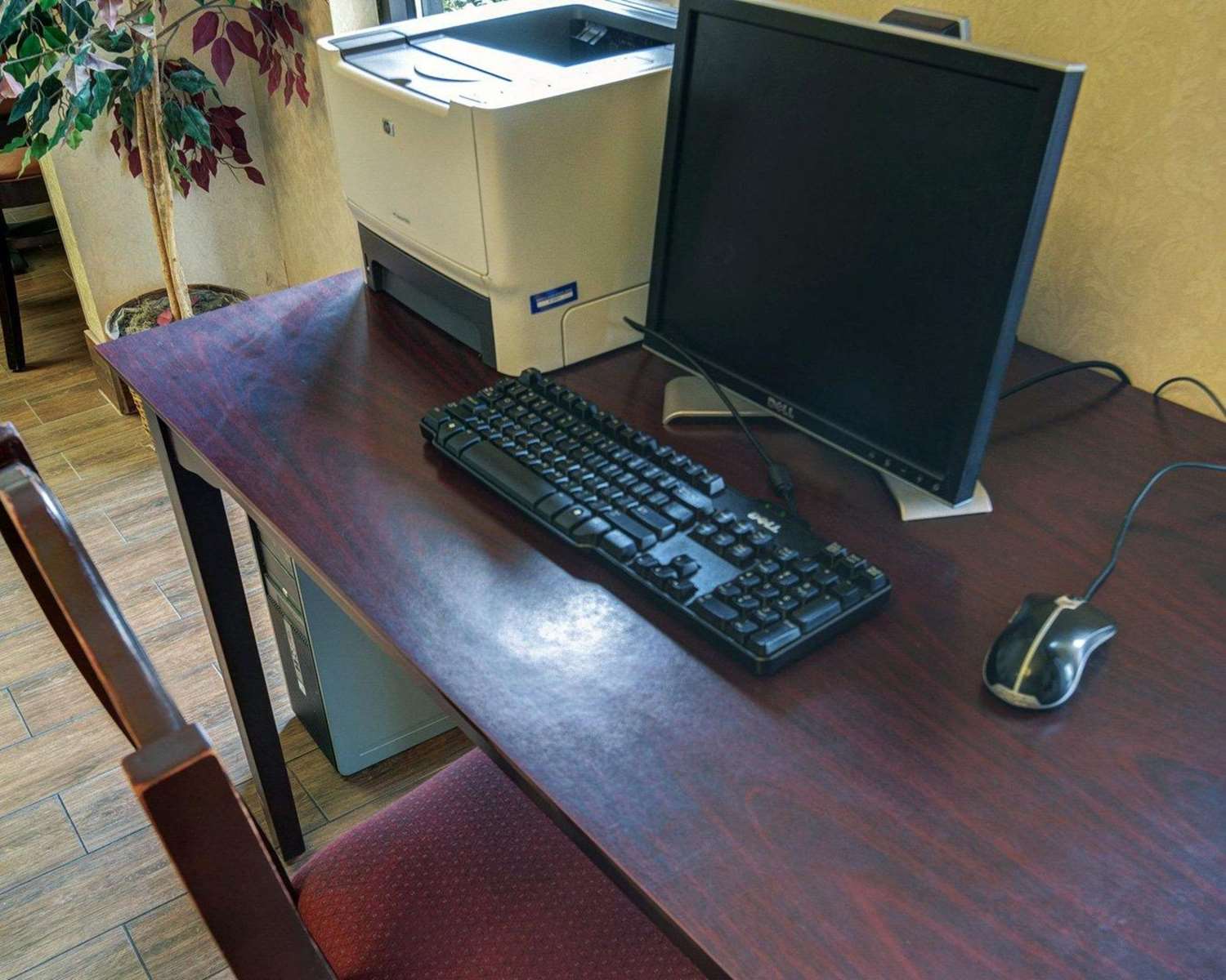 Quality Inn & Suites Pine Bluff, AR 22/23