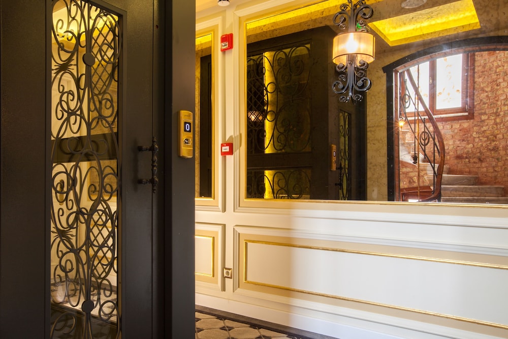Pera Parma Hotel 6/57