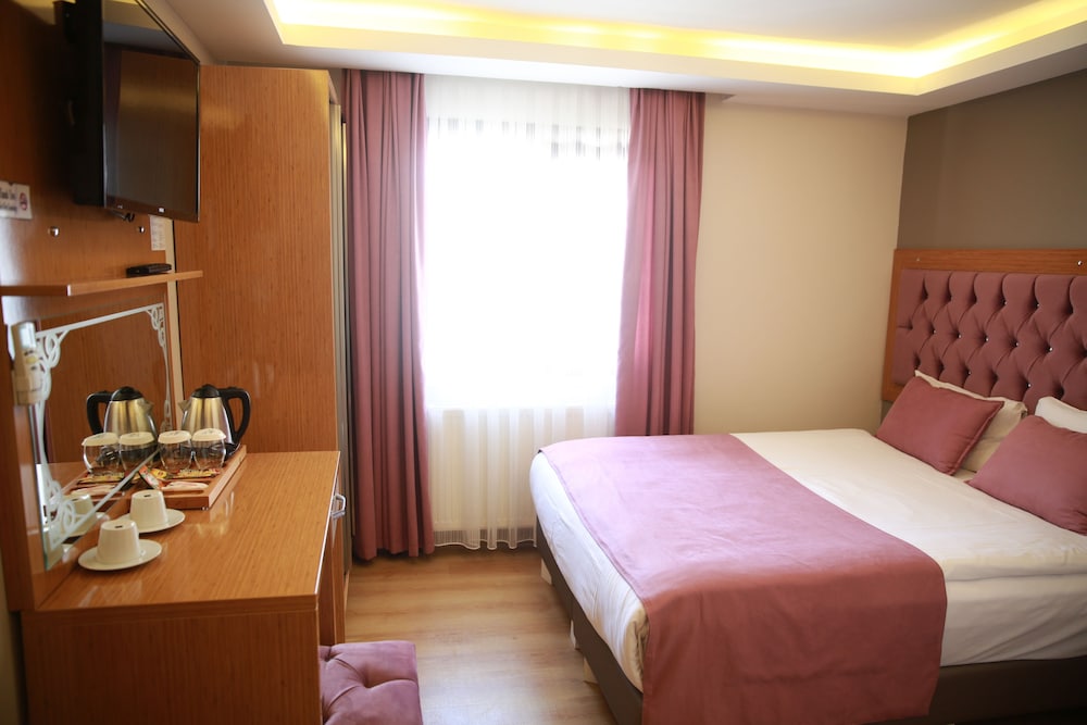 Hotel Black Pearl 12/73