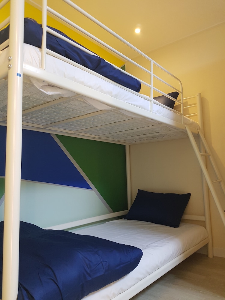 MALE DORM, 5 PEOPLE