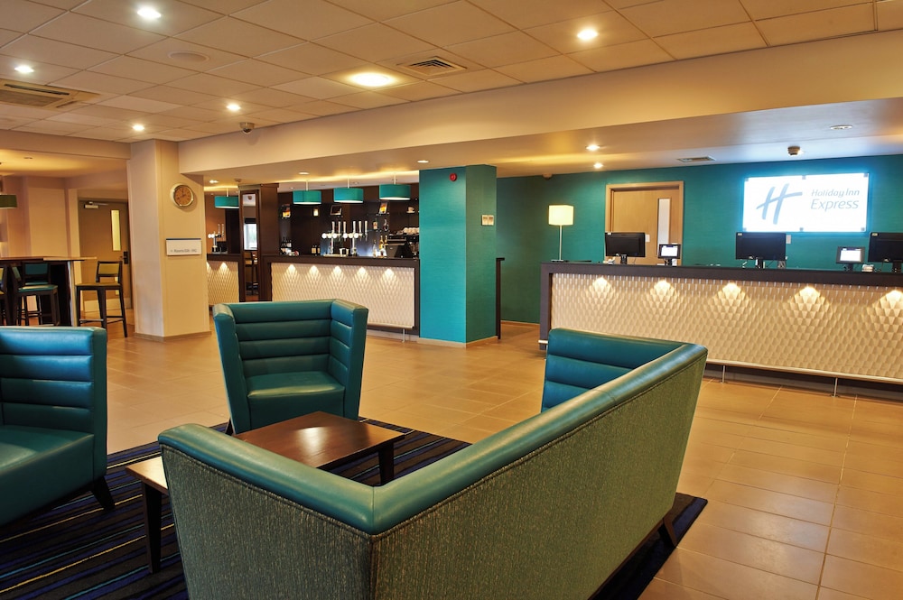 Holiday Inn Express Manchester Airport 14/74