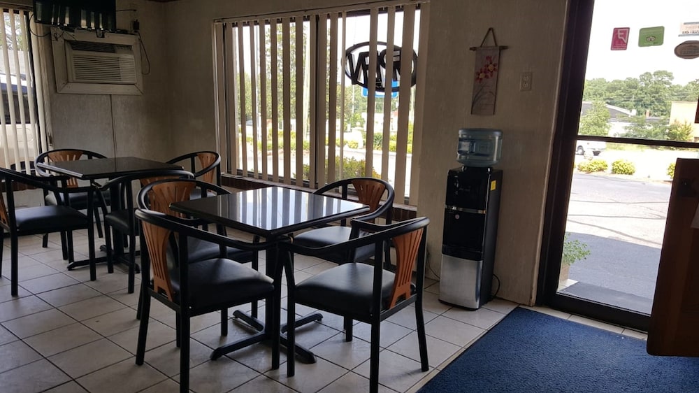 Loyalty Inn Rockingham 20/32