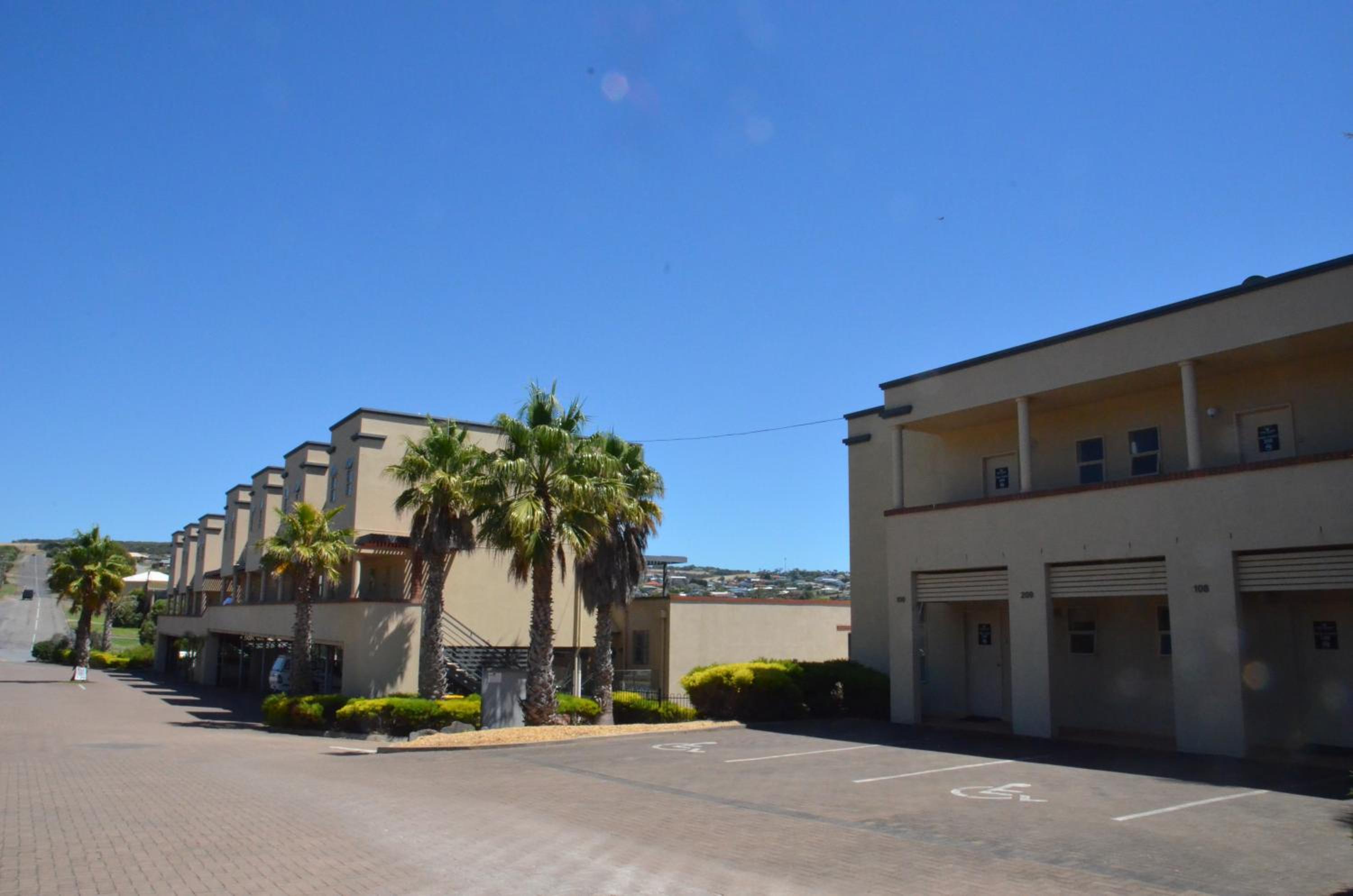 جناح بسرير كوين، The Bluff Resort Apartments 6/7