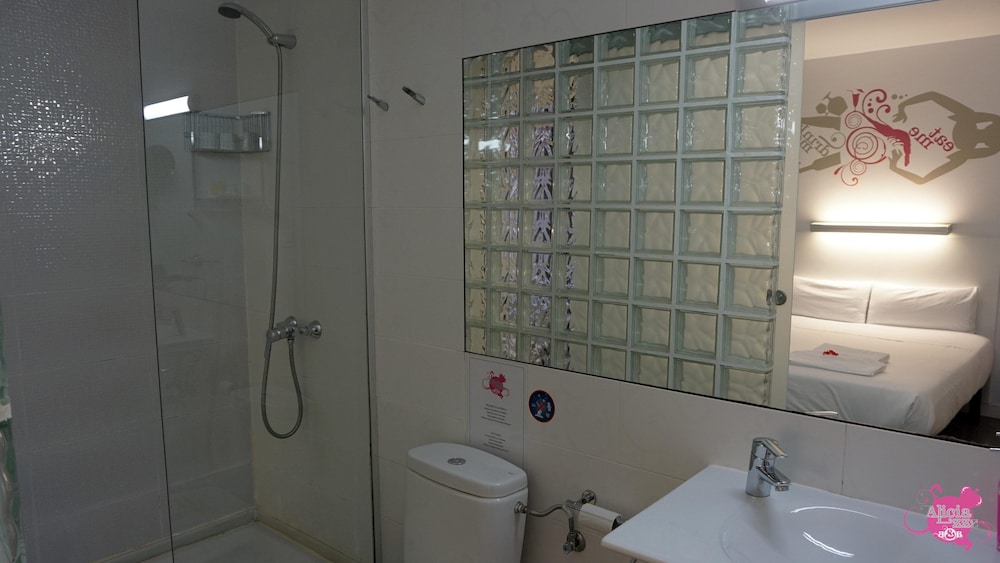 ROOM, SINGLE, DOUBLE BED