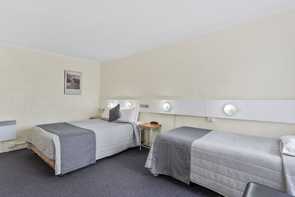 STANDARD, TWIN BEDS, GROUND FLOOR