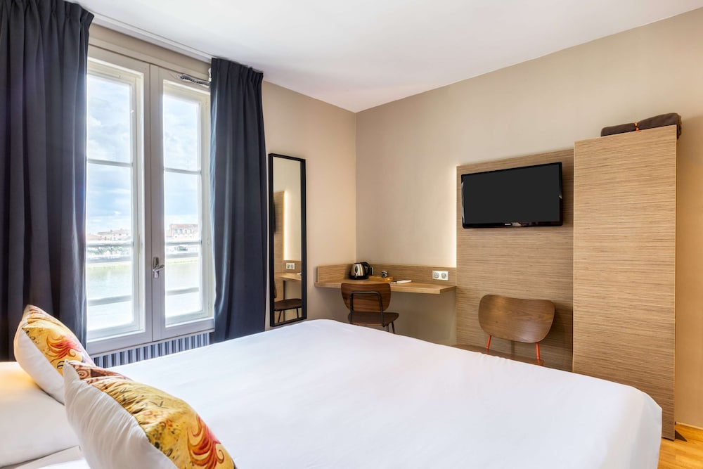 Hotel du Nord 9/48
