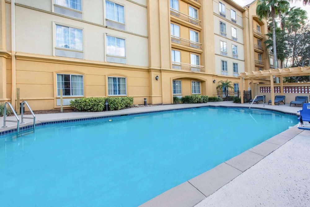 La Quinta Inn & Suites by Wyndham Tampa Brandon Regency Park 10/49
