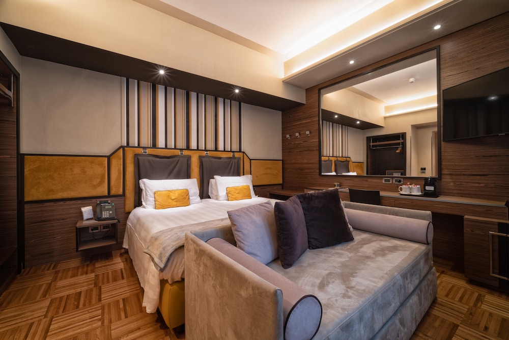 Solo Experience Hotel 28/74
