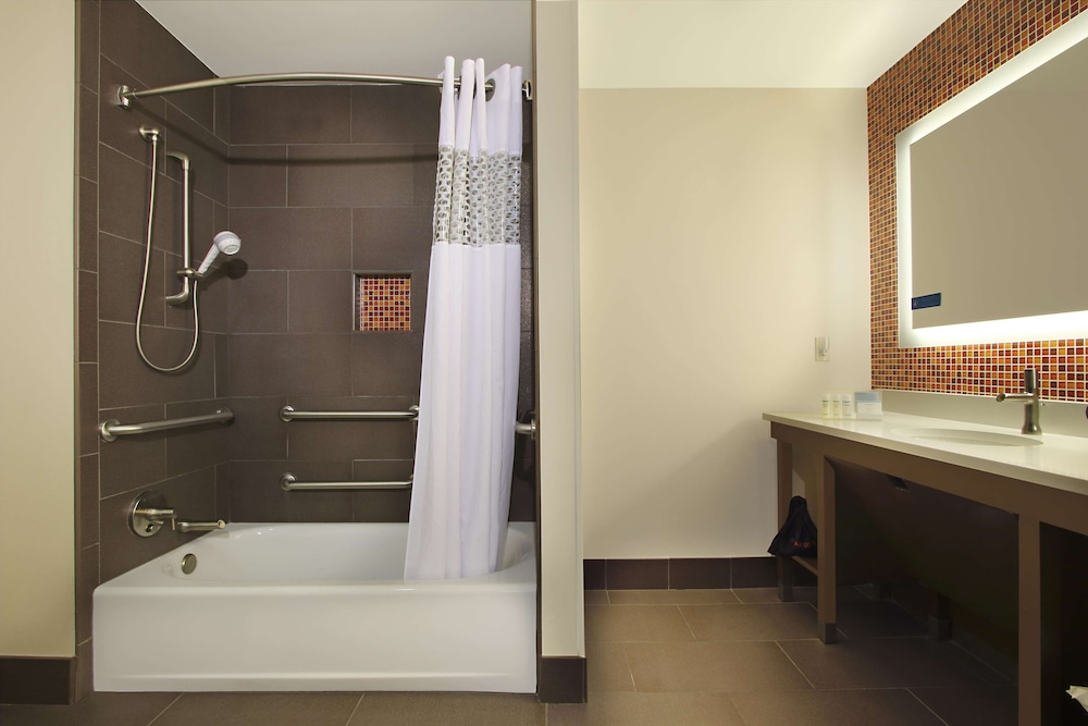 Hampton Inn Suites Columbus Downtown 22/59