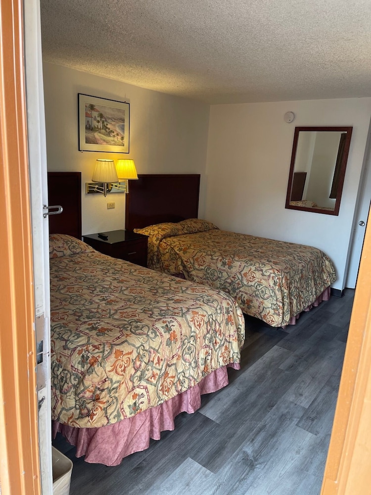 Days Inn by Wyndham Farmington NM 28/59