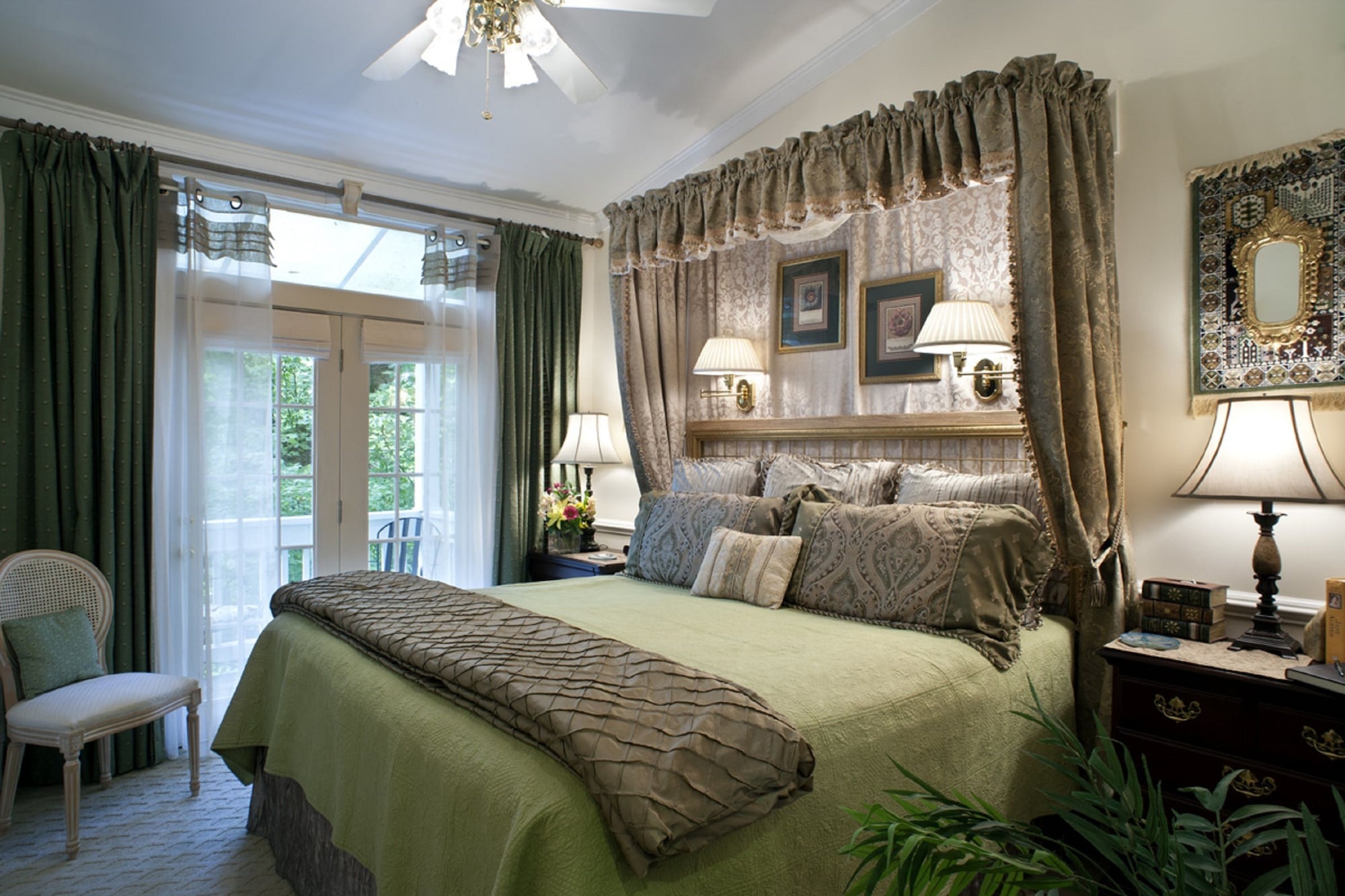 HYDE PARK, SUITE, PET FRIENDLY