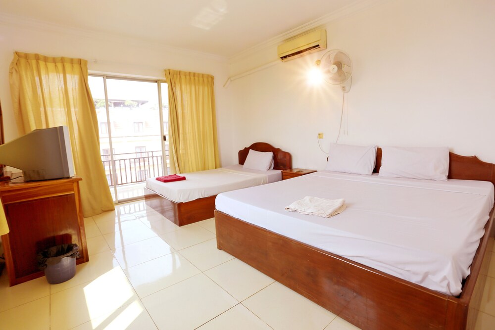 ROOM, TWIN BEDS