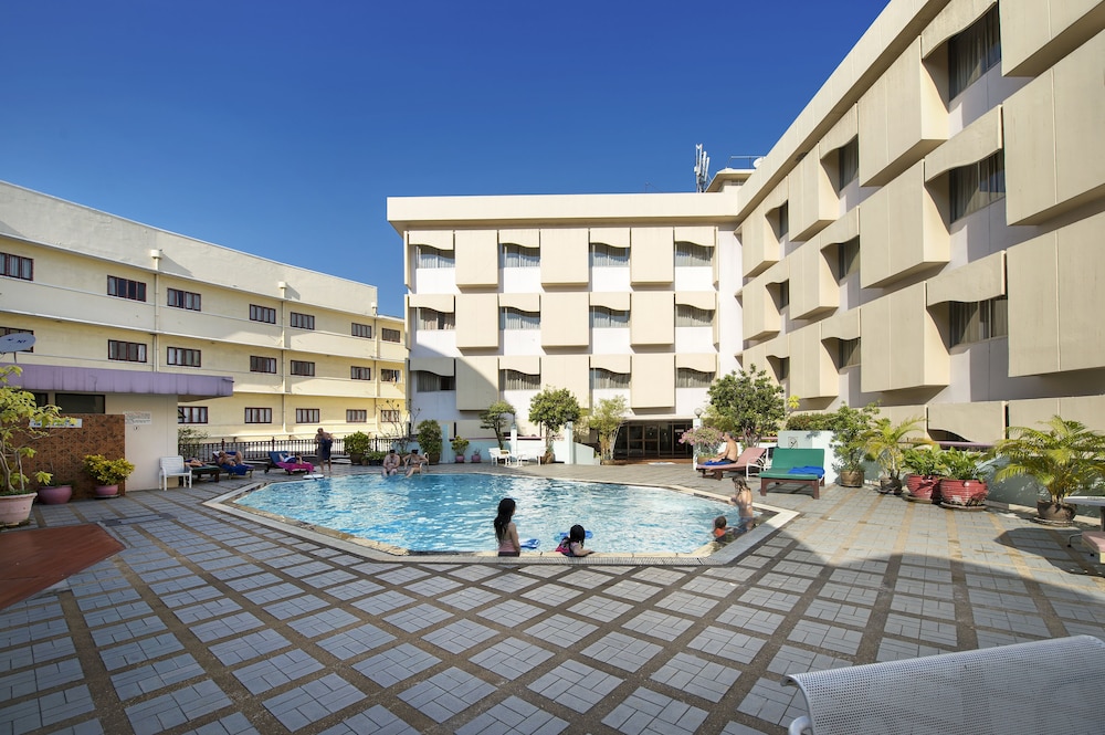 Royal Rattanakosin Hotel 56/63