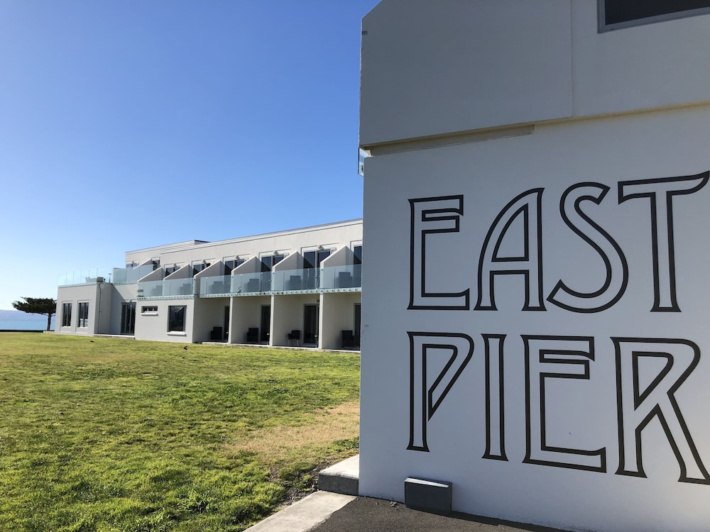 East Pier Hotel 1/26