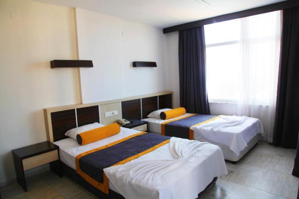 Semt Luna Beach Hotel 11/45