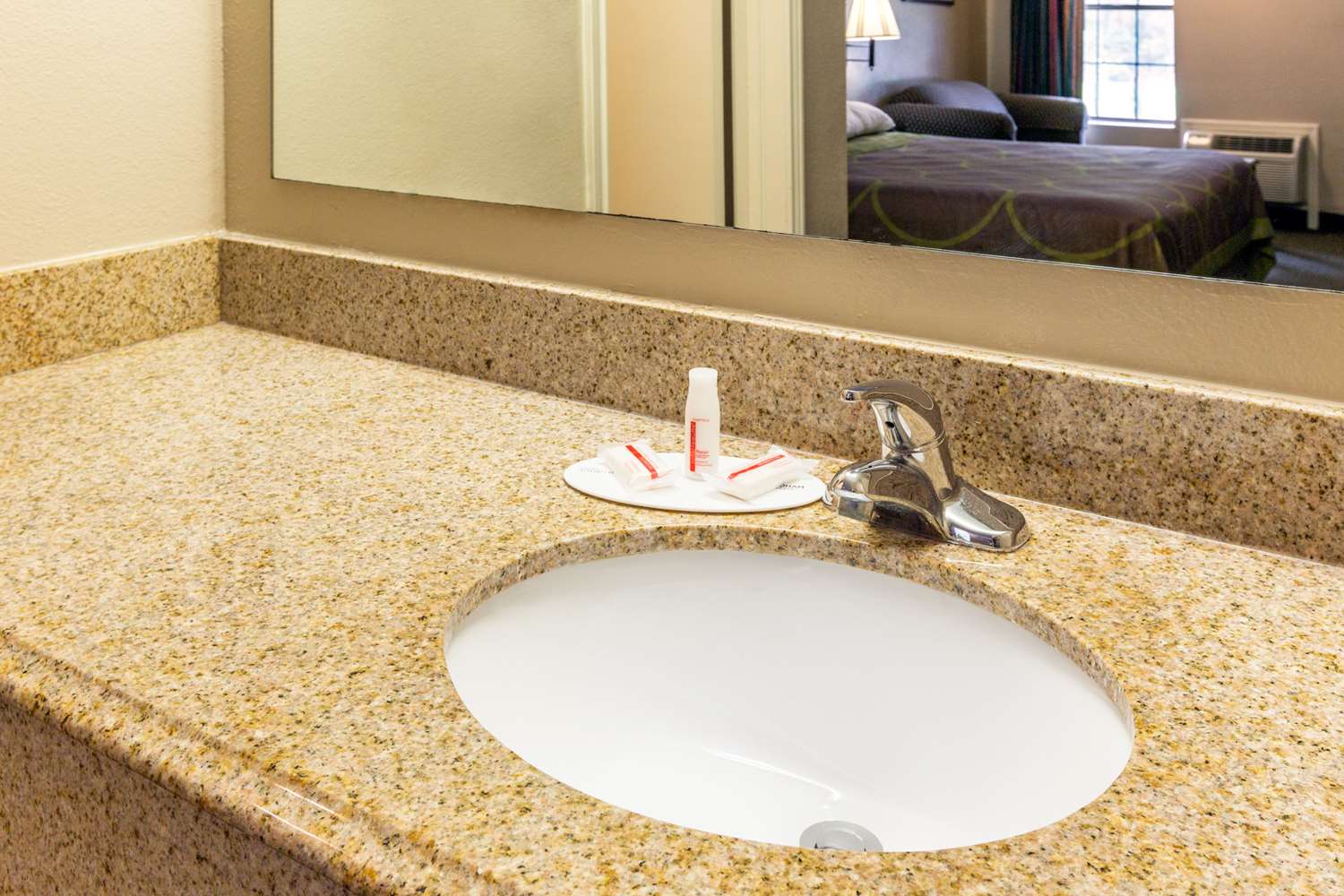 Super 8 By Wyndham Bossier City/Shreveport Area 7/9