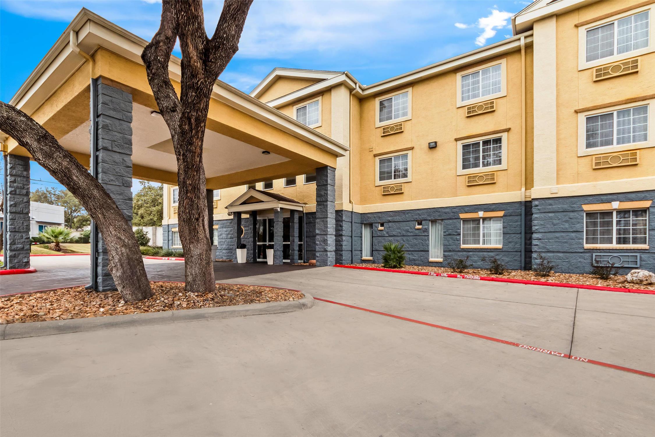 Quality Inn & Suites San Antonio Airport - Stone Oak 33/37