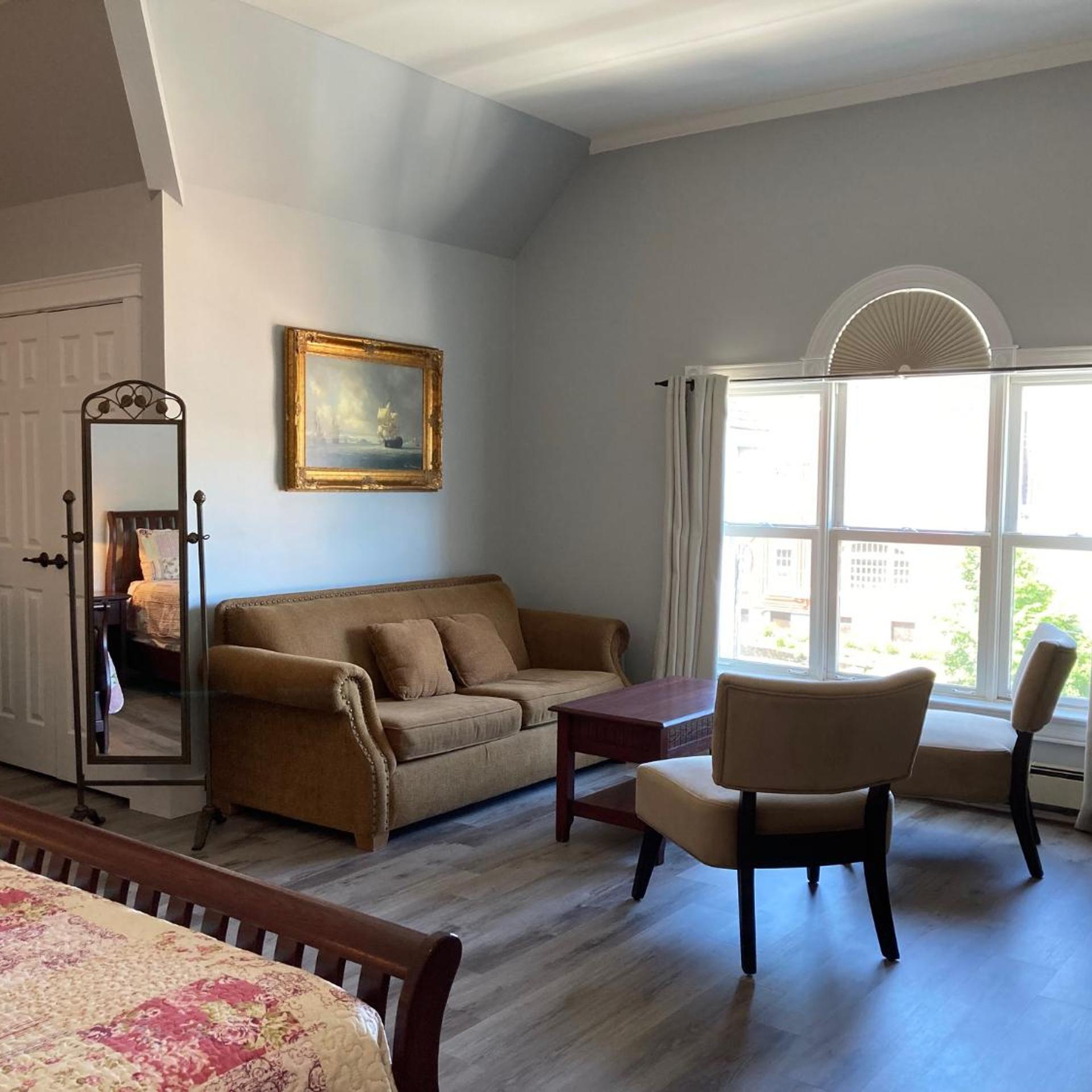 Lunenburg Arms Hotel 25/39