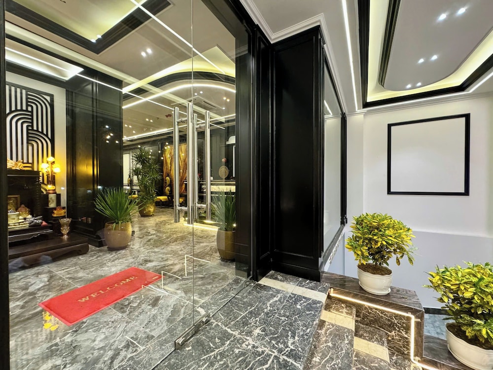 Royal Hanoi Hotel 43/50