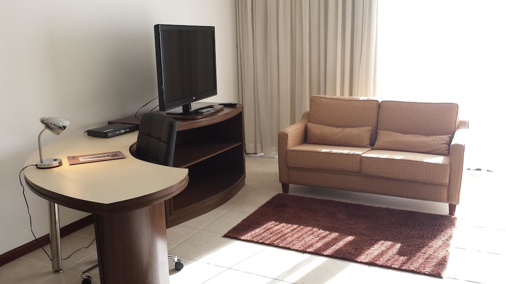 Mondrian Suite Hotel 72/82