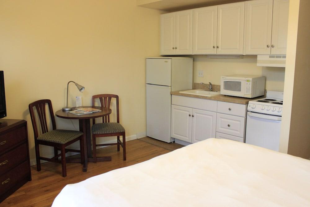 Washington Plaza Apartments 28/33