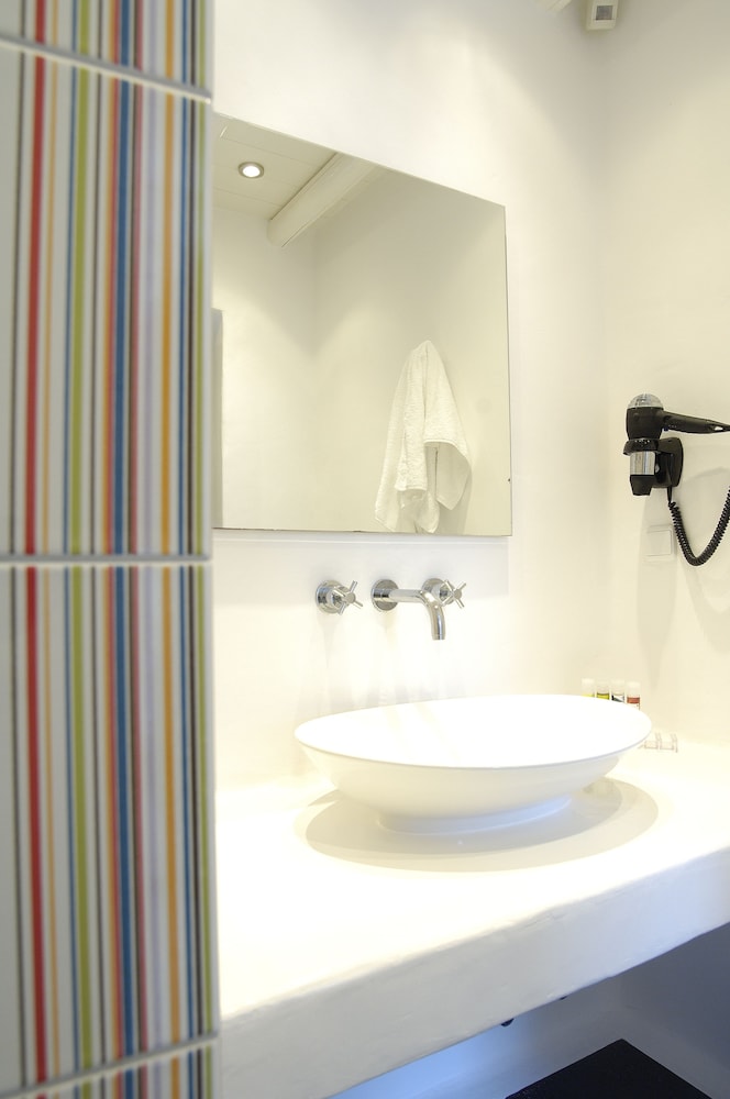 Kapetan Tasos Suites 56/60
