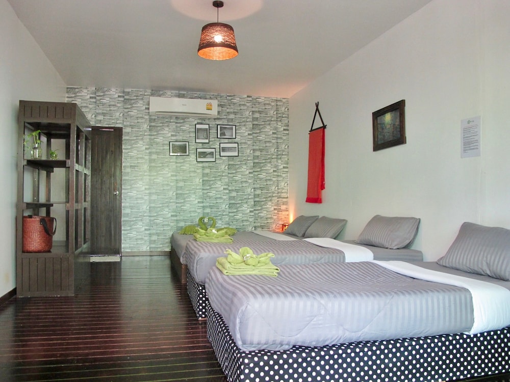 Oasis Lipe Resort 11/66