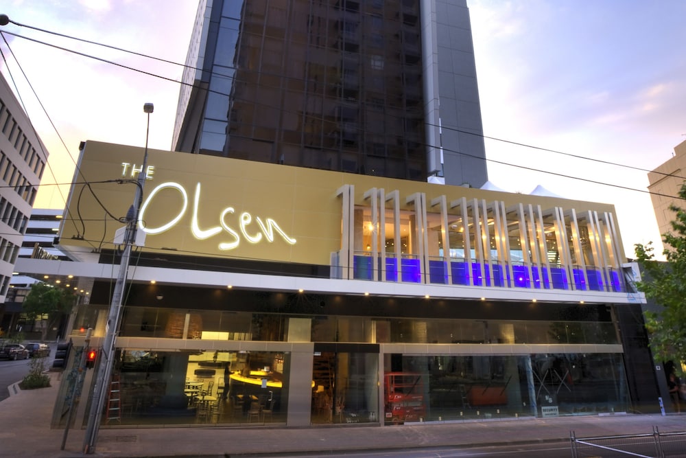 The Olsen Melbourne Art Series 2/78