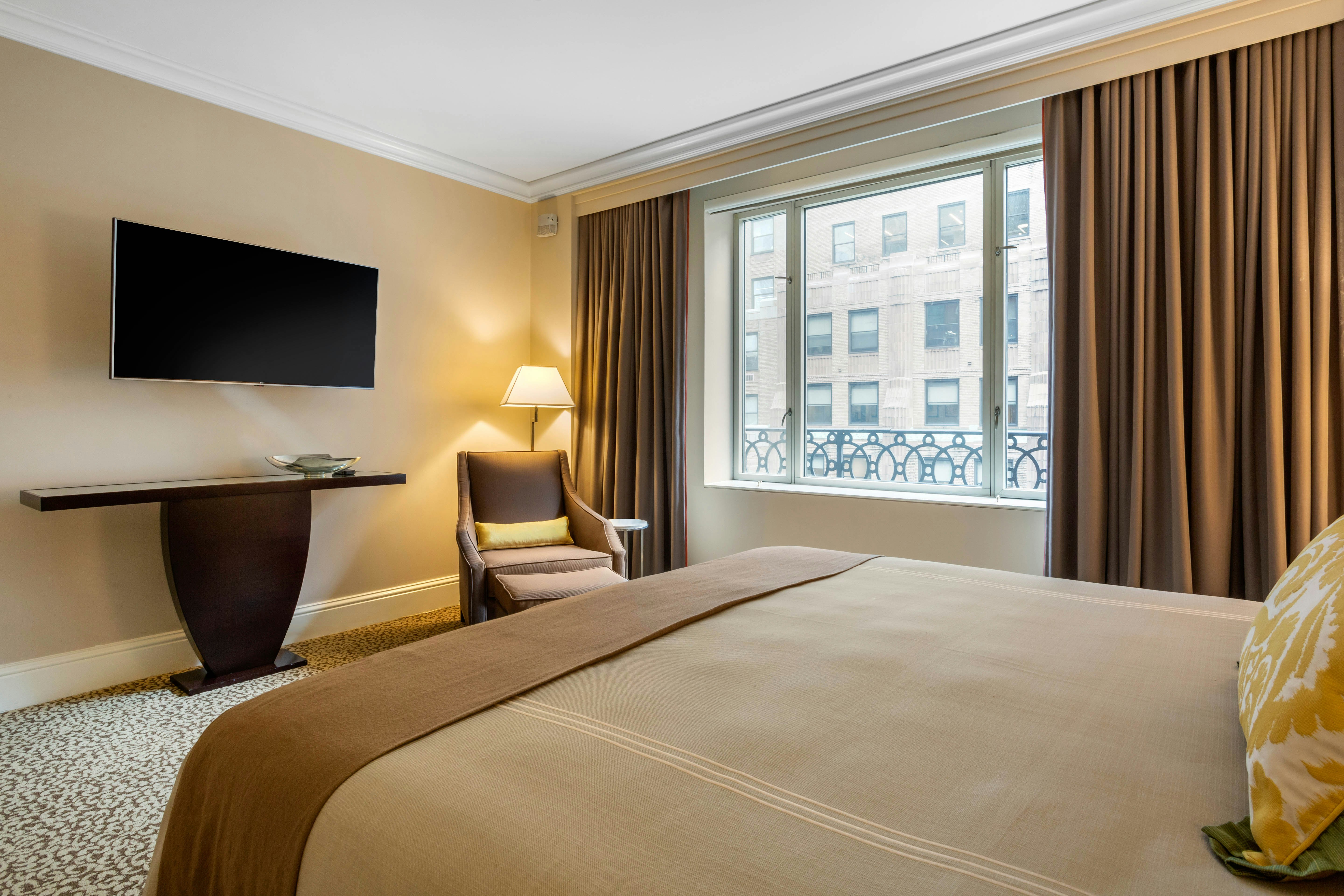 OMNI BERKSHIRE PLACE 24/62