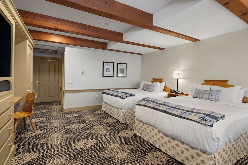 Pinnacle, 2 Queen Beds, Mountain View
