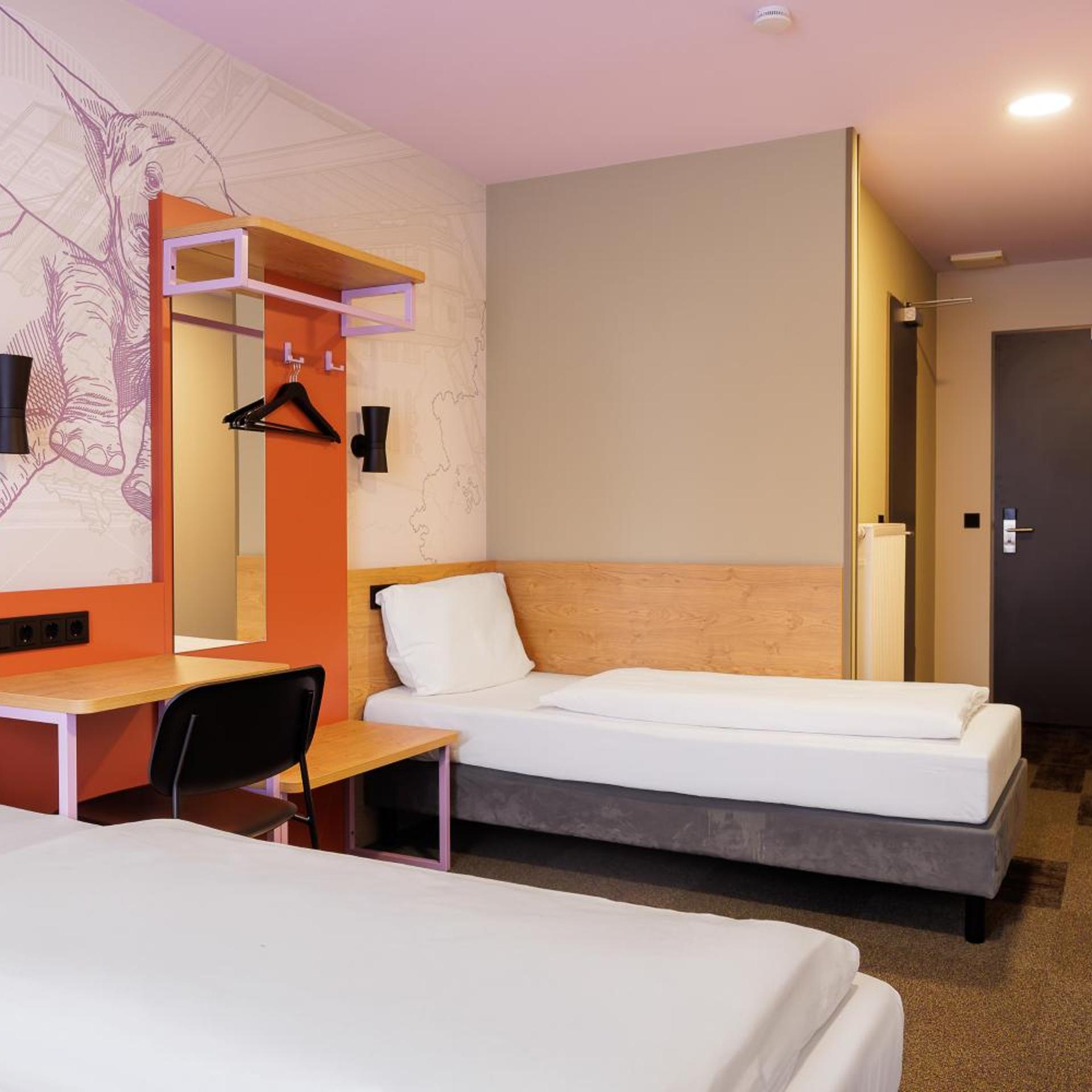 McDreams Hotel Wuppertal City 6/27