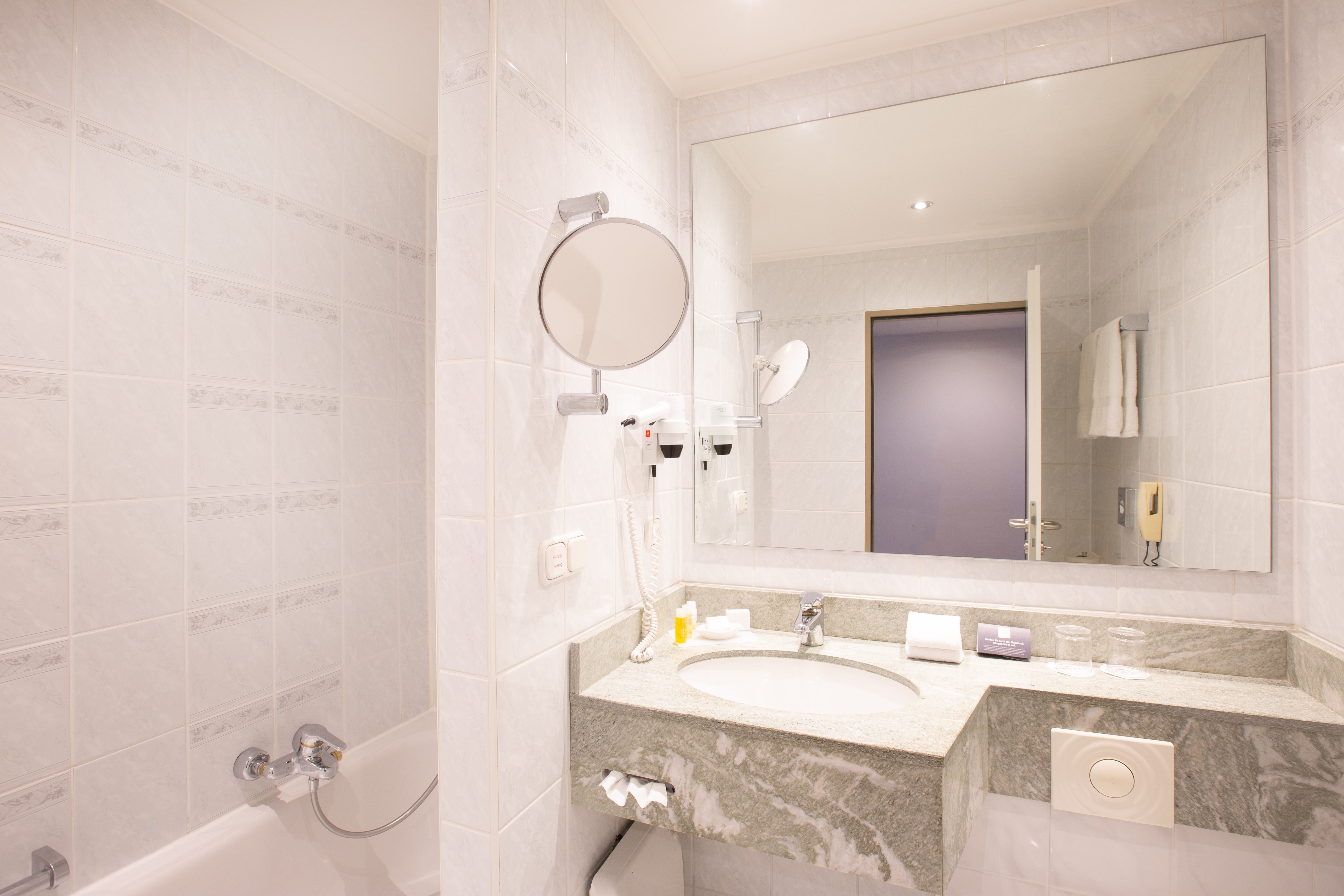 Room, Double Bed, Crowne Plaza Frankfurt Congress Hotel 5/5