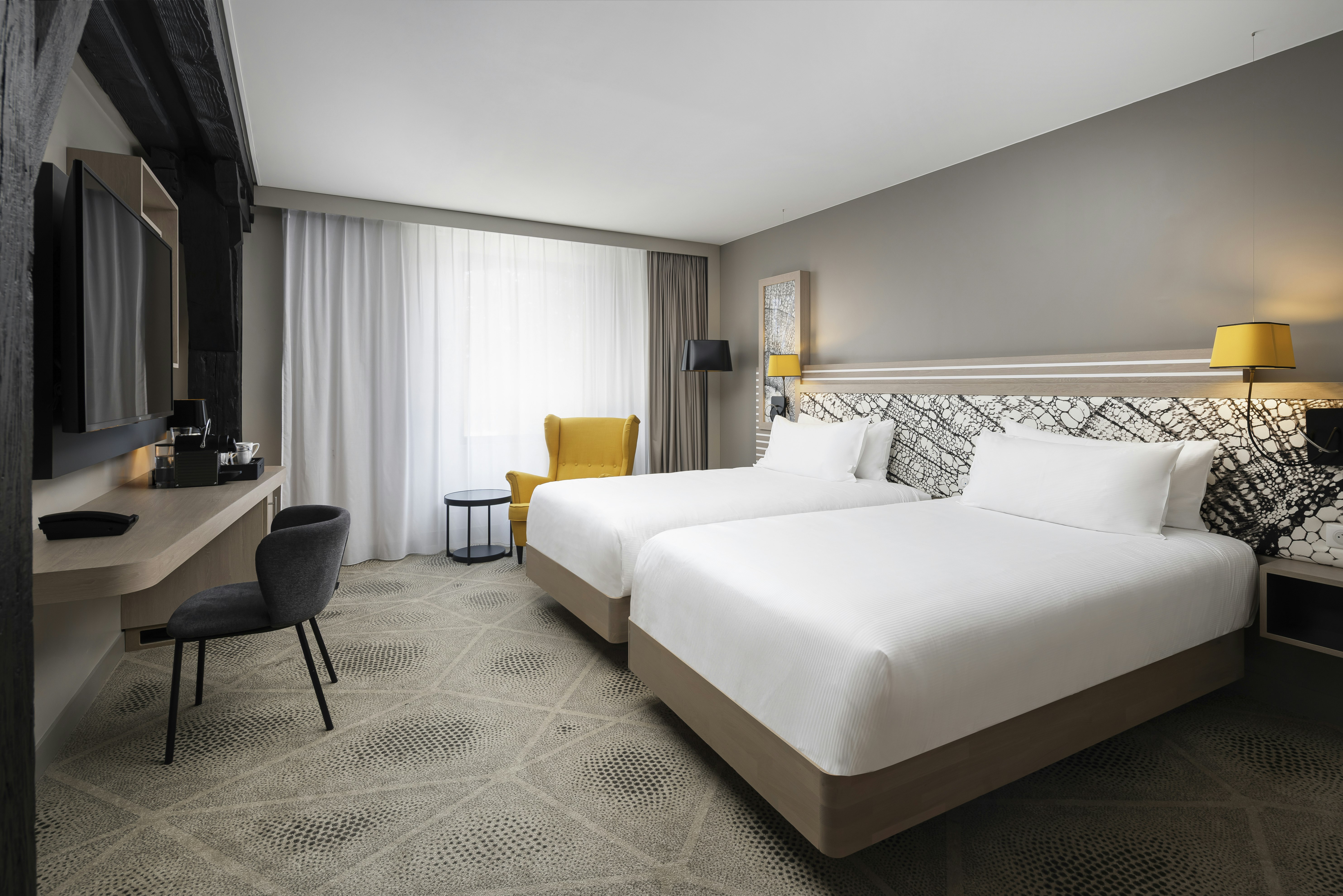 ROOM, TWIN BEDS
