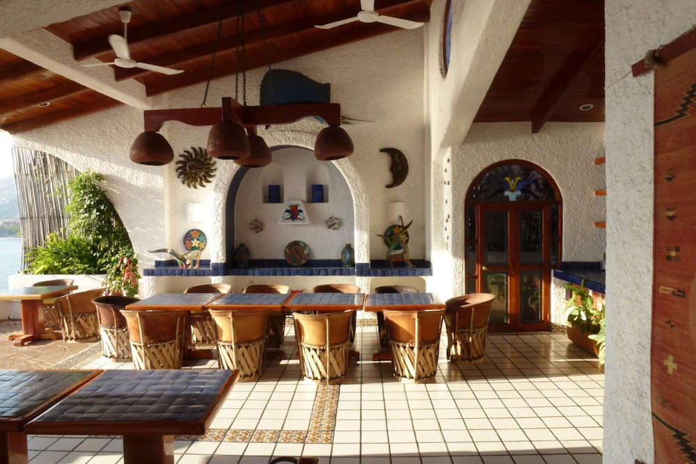 Villa De La Roca 6/56