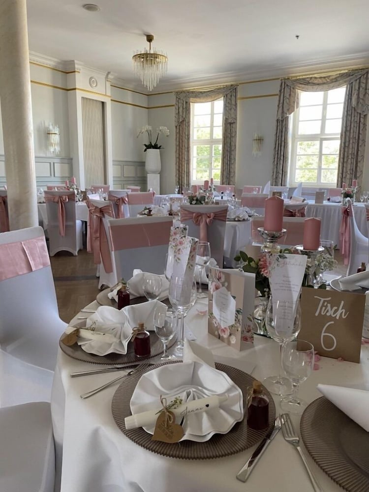 Van Der Valk Schlosshotel Grosser Gasthof 46/59