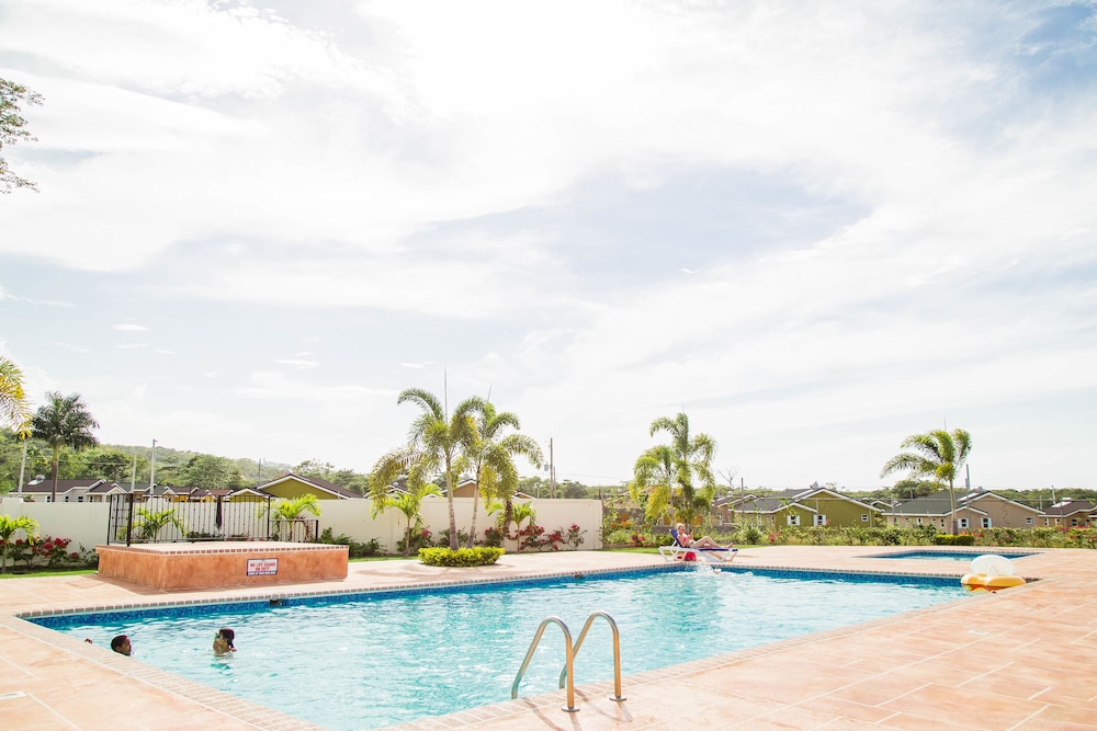 La Casa De Playa Ocho Rios 36/38