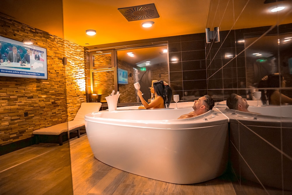 Wellness Hotel Astra 50/50
