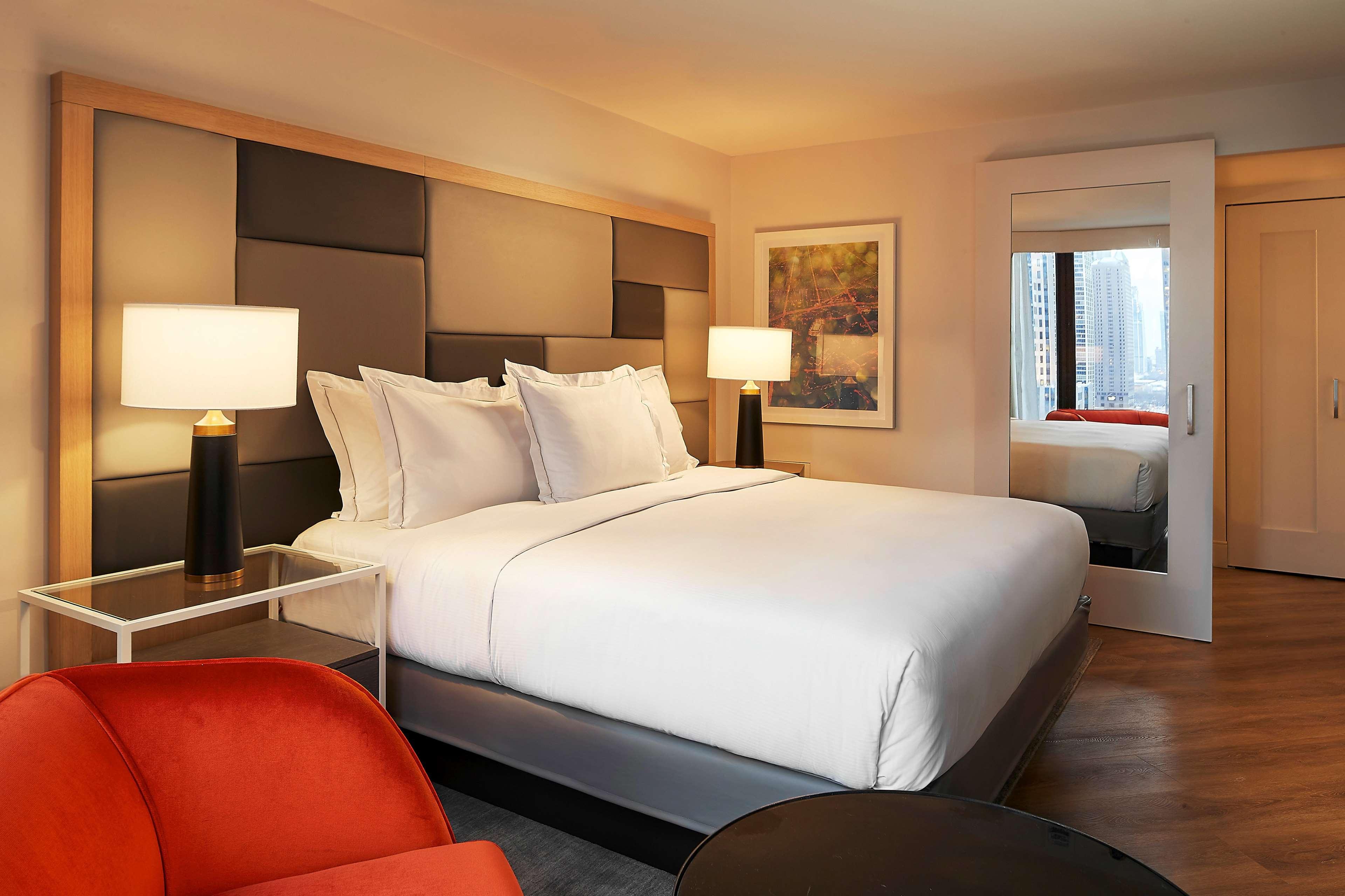 1 BEDROOM, SUITE, KING BED, SOFA