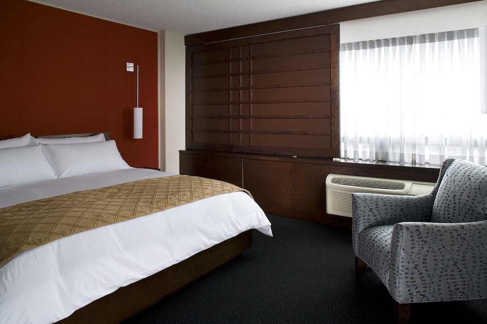 DELUXE, KING BED