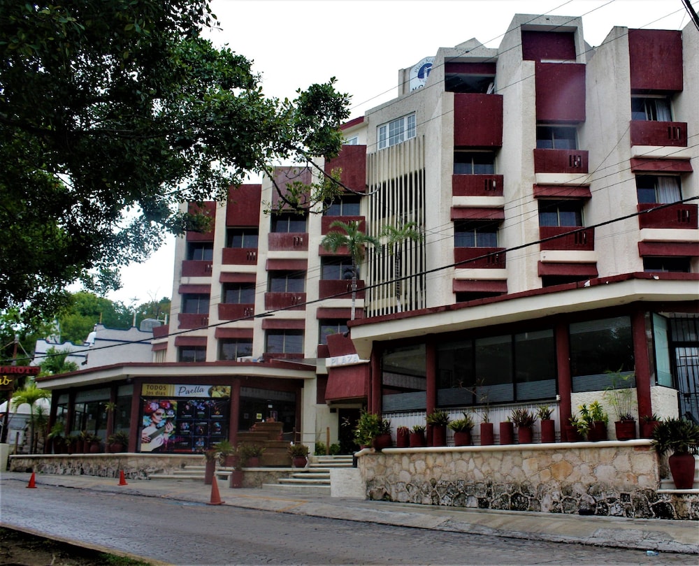 Hotel Plaza Kokai Cancun 3/65