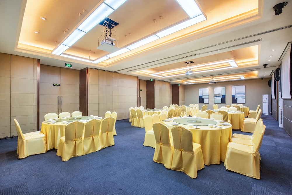 HOLIDAY INN EXPRESS SHENYANG GOLDEN CORRIDOR 38/49