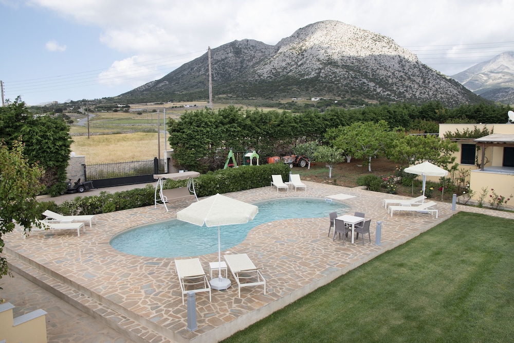 Naxos Cottage 40/50