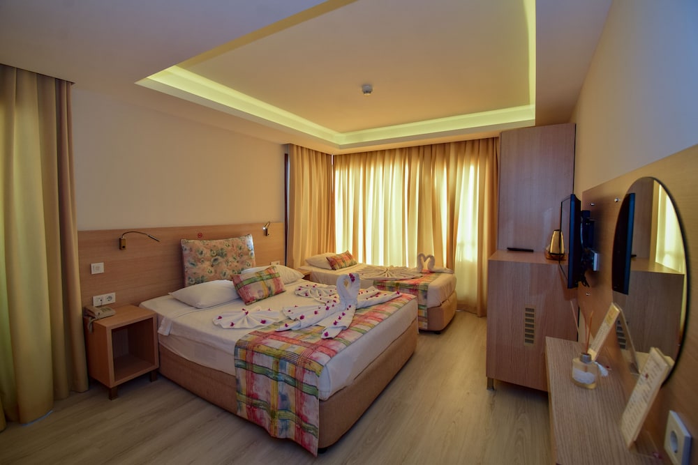 SUITE, TRIPLE, TERRACE
