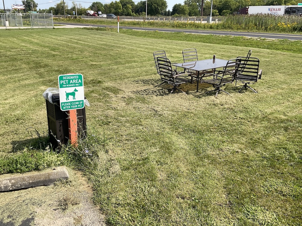 Econo Lodge Neenah 26/43
