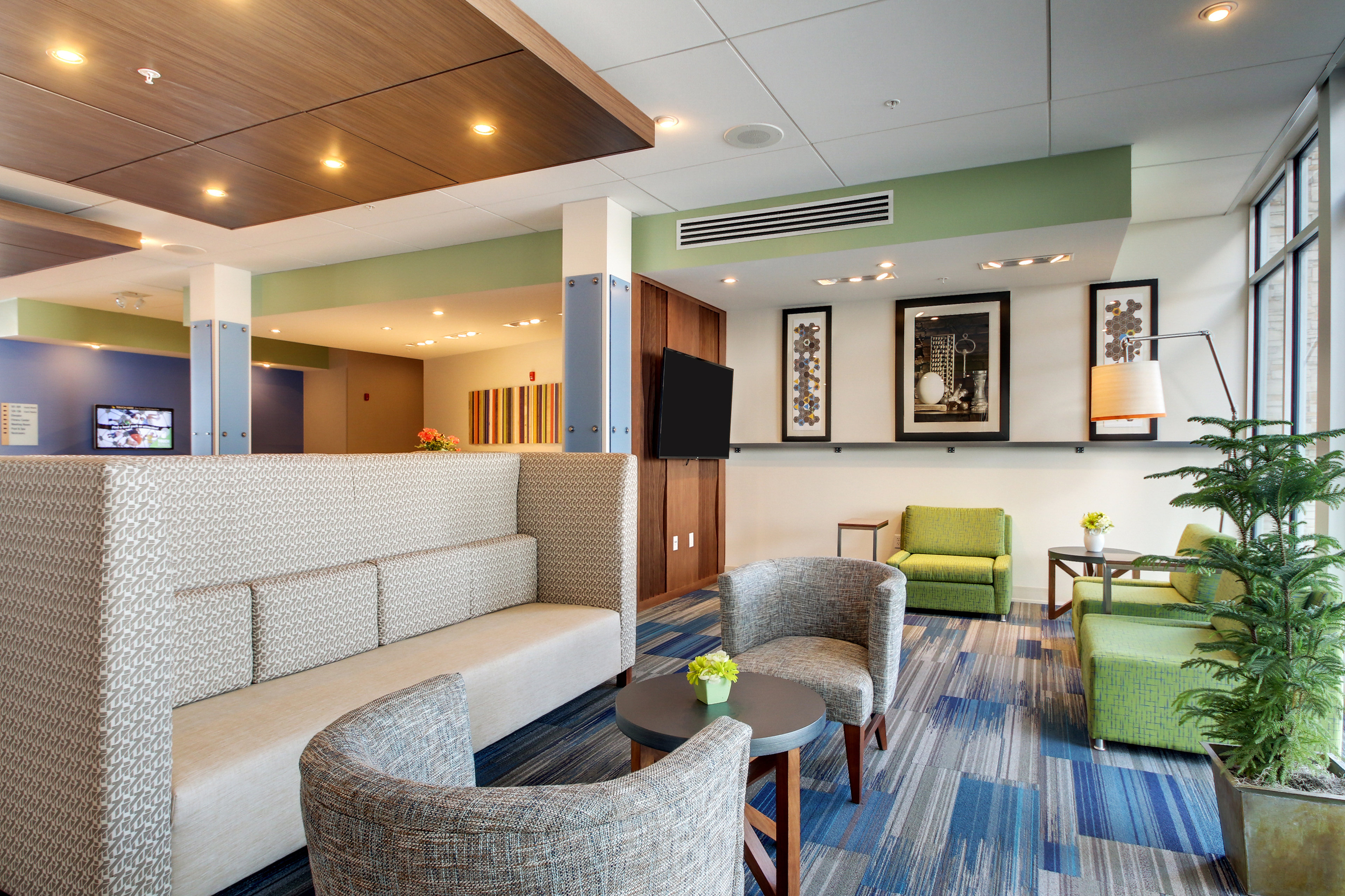Holiday Inn Express & Suites GALESBURG 45/61