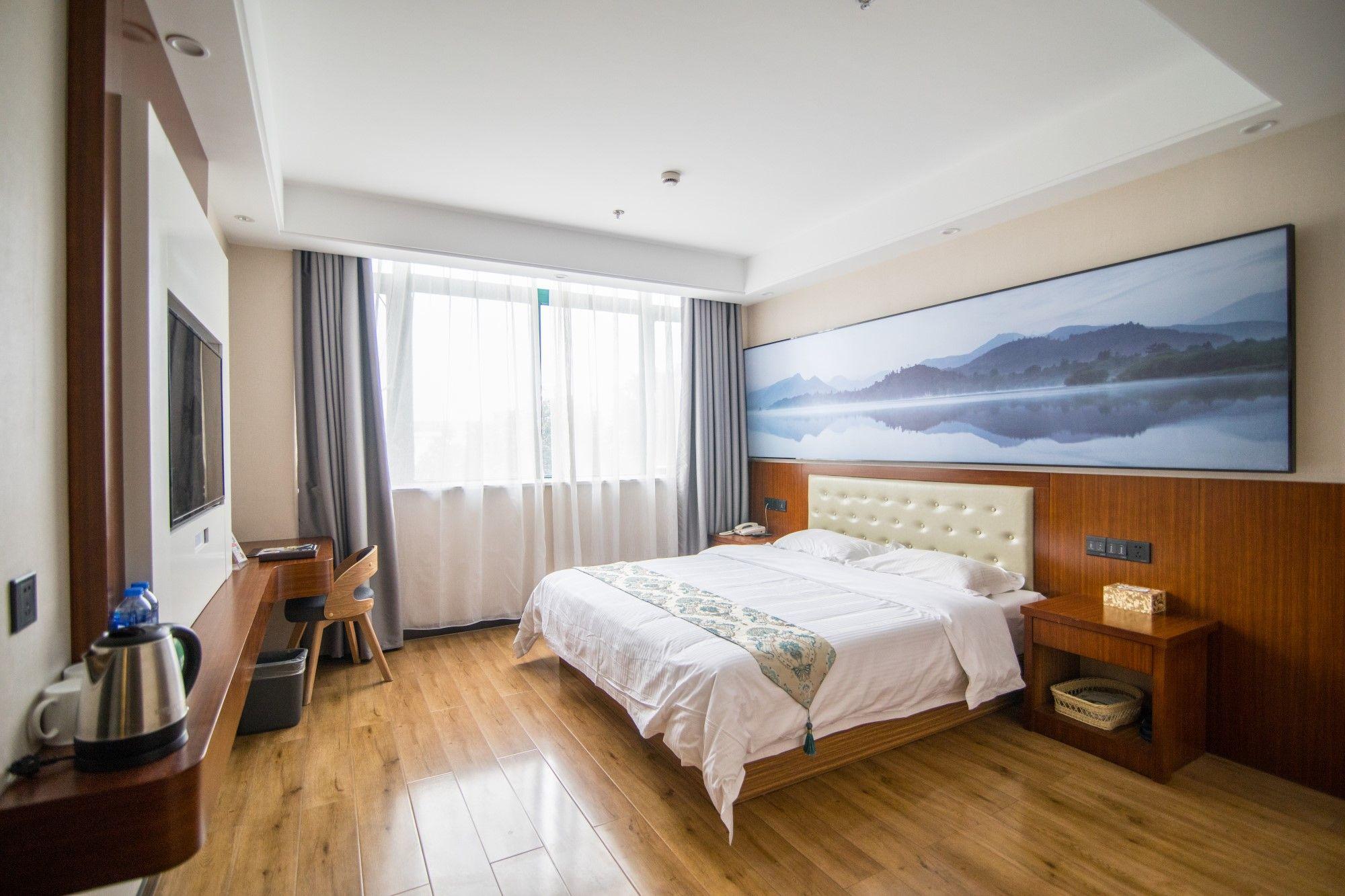 ROOM, DOUBLE BED
