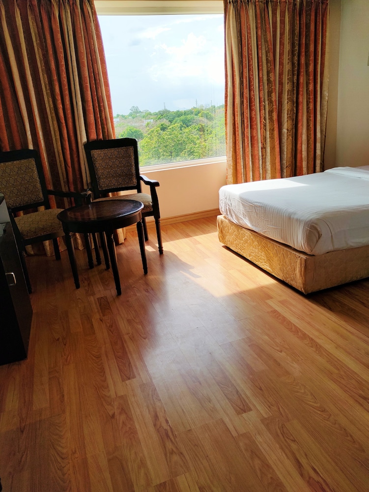 SRM HOTEL 14/41
